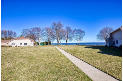 919 Brighton Drive, Menasha, WI 54952