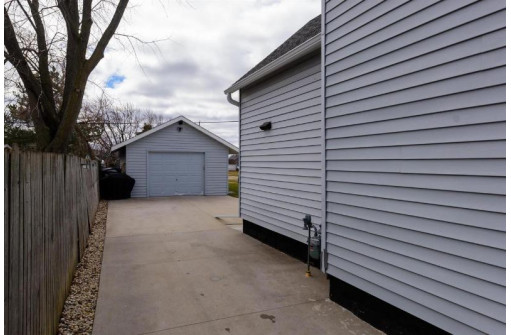 1037 Arthur Avenue, Oshkosh, WI 54902-3401