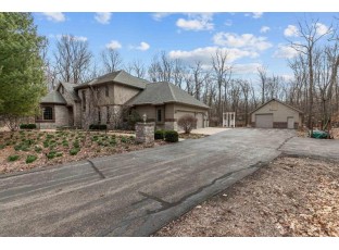 3665 Forest Heights Lane Neenah, WI 54956