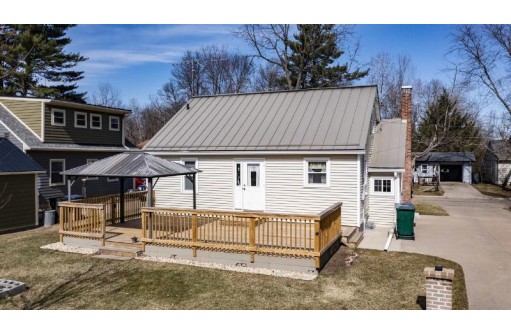 413 Wisconsin Street, Waupaca, WI 54981