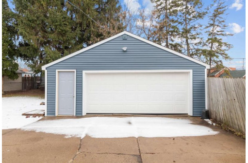 633 3rd Street, Menasha, WI 54952