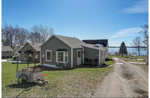 W10723 Blackhawk Trail 14, Fox Lake, WI 53933