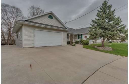 532 Riverway, Menasha, WI 54952