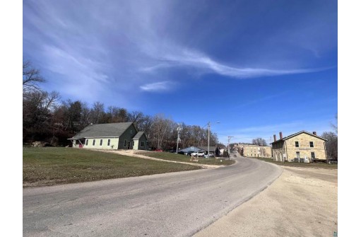 8 Commerce St, Mineral Point, WI 53565