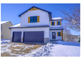 21 Windsor Wood Path Hudson, WI 54016