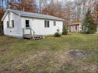 E 22524 Maryann Dr Grand Marais, MI 49839