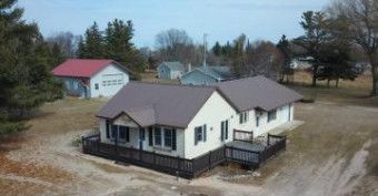 14358 Lake Ave Grand Marais, MI 49839