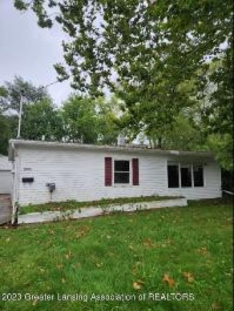 5005 Delray Drive Lansing, MI 48910