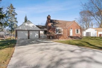 2525 Arlington Road Lansing, MI 48906