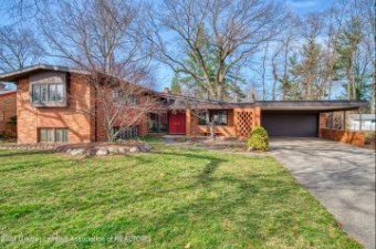 1631 Walnut Heights Drive East Lansing, MI 48823