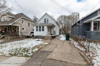 1037 Dakin Street Lansing, MI 48912