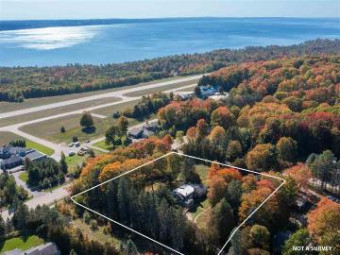 8470 Pleasantview Lane Harbor Springs, MI 49740