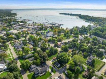 382 W Third Street Harbor Springs, MI 49740