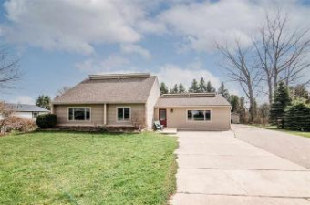 290 Sky View Drive Petoskey, MI 49770