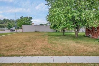 22000 Harper Avenue Saint Clair Shores, MI 48080