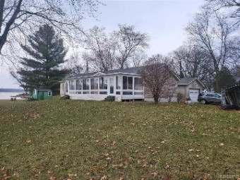 8283 Sunset Drive Lyons, MI 48851