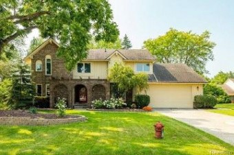 22763 Shadowglen Drive Farmington Hills, MI 48335