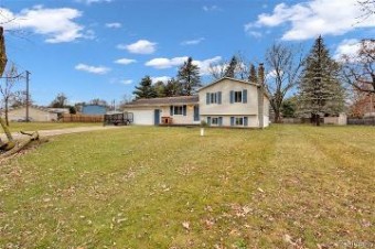 5357 Hemlock Columbiaville, MI 48421