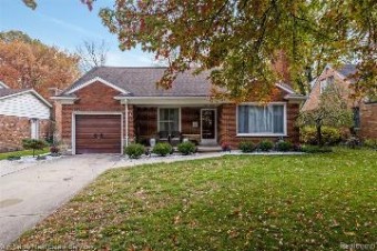 1219 Hawthorne Road Grosse Pointe Woods, MI 48236