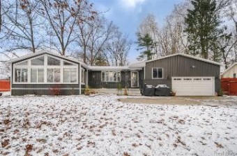 1362 Lakeshore Drive Columbiaville, MI 48421