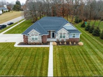 1126 Watersmeet Drive Oxford, MI 48371