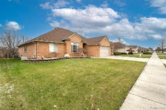 51389 Woodside Drive Macomb, MI 48042