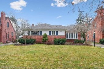 977 Roslyn Road Grosse Pointe Woods, MI 48236