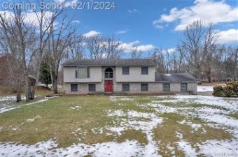 4825 Apache Trail Columbiaville, MI 48421