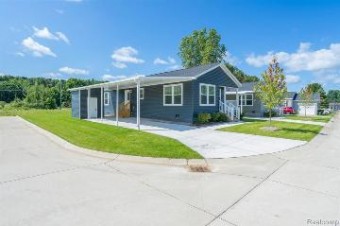 2754 Pine Lakes Drive W Lapeer, MI 48446