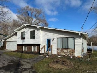 4672 Strathcona Highland, MI 48357