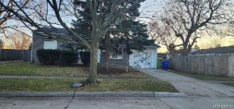 17330 Moors Avenue Fraser, MI 48026