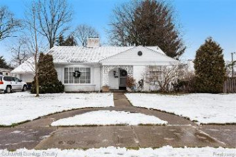 16 Hawthorne Road Grosse Pointe Shores, MI 48236