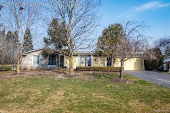 3028 Bloomfield Shore Drive West Bloomfield, MI 48323