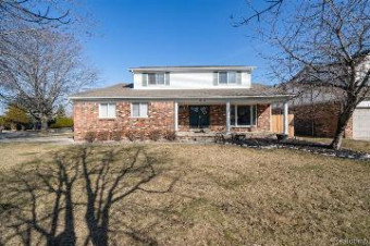 18121 Pine Hill Drive Macomb, MI 48044