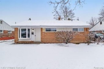 11222 Edgemont Avenue Warren, MI 48089