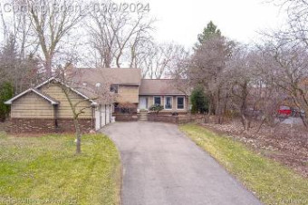 10168 N Loma Circle Grosse Ile, MI 48138