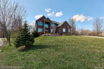 245 Stonebridge Court Oxford, MI 48371