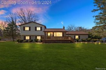 5281 Oak Park Drive Clarkston, MI 48346