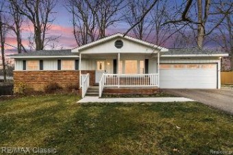 4390 Highfield Road Waterford, MI 48329