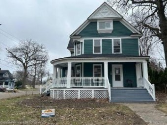 67 Henry Clay Avenue Pontiac, MI 48341