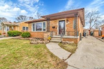 22050 Westhampton Street Oak Park, MI 48237