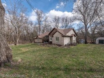 3244 Madison Pinckney, MI 48169