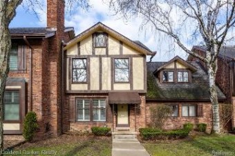 1792 Vernier Road Grosse Pointe Woods, MI 48236