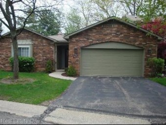 4090 Justin Court Bloomfield Hills, MI 48302