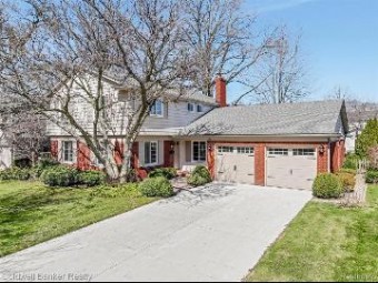 580 N Brys Drive Grosse Pointe Woods, MI 48236