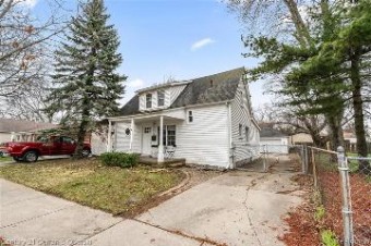 22514 Ridgeway Street Saint Clair Shores, MI 48080