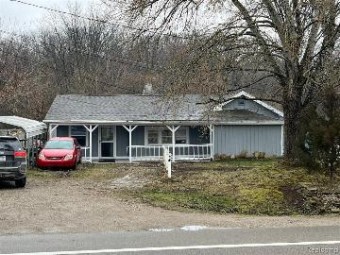 5701 Hinkley Road Stockbridge, MI 49285