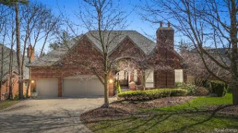 560 Pineway Circle Bloomfield Hills, MI 48302