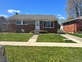 24233 Johnston Avenue Eastpointe, MI 48021