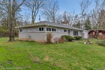 270 Holmur Drive Waterford, MI 48327